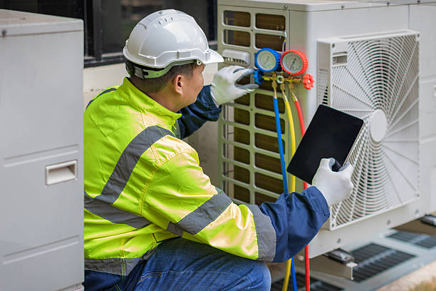 Professional Hvac technician working in Waverly, IL